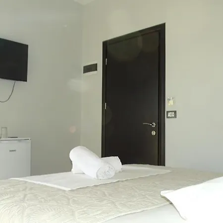 Ardiani Hotel *